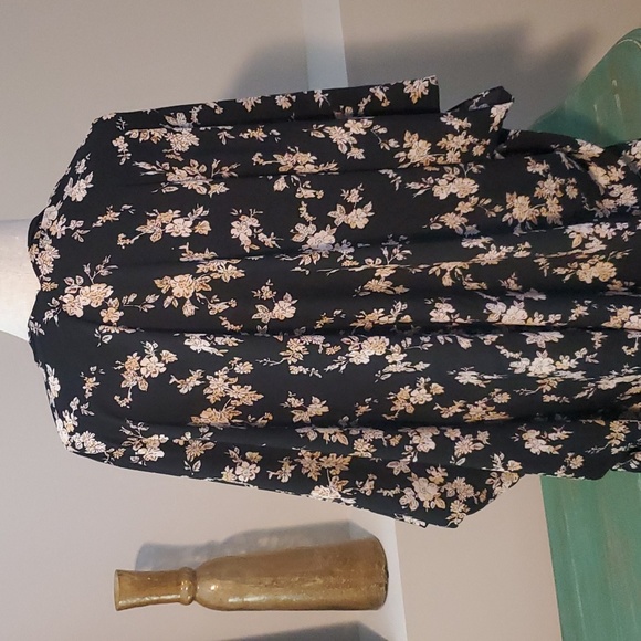 Maurices Black, Tan and White Floral ruana one size - Picture 3 of 3